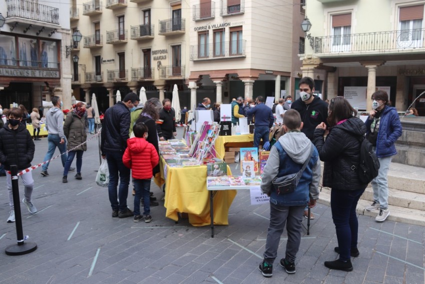 La plaza del Torico volverá a acoger el Día del Libro y la Rosa por San Jorge