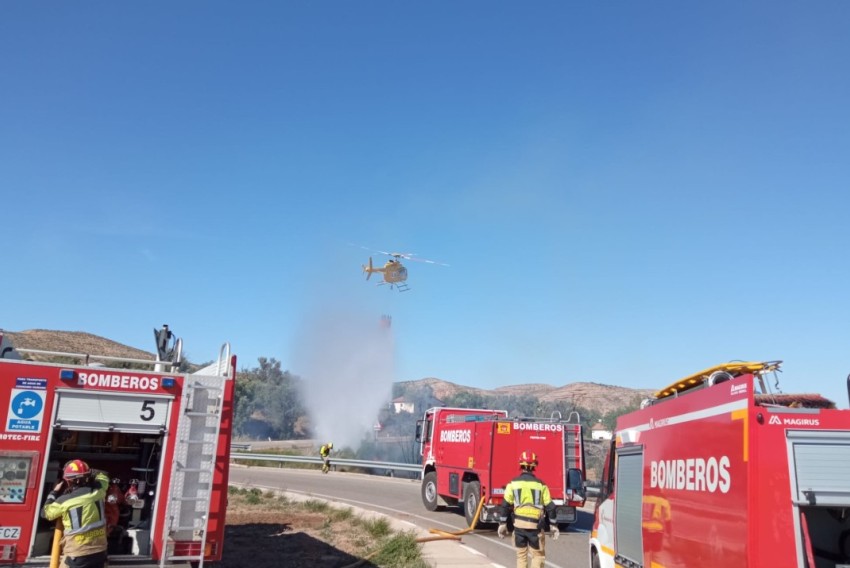 El incendio de Albalate del Arzobispo queda perimetrado tras quemar varias hectáreas de monte bajo