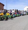 El desfile de tractores por las calles de Alfambra abre la VII Feria Agroganadera